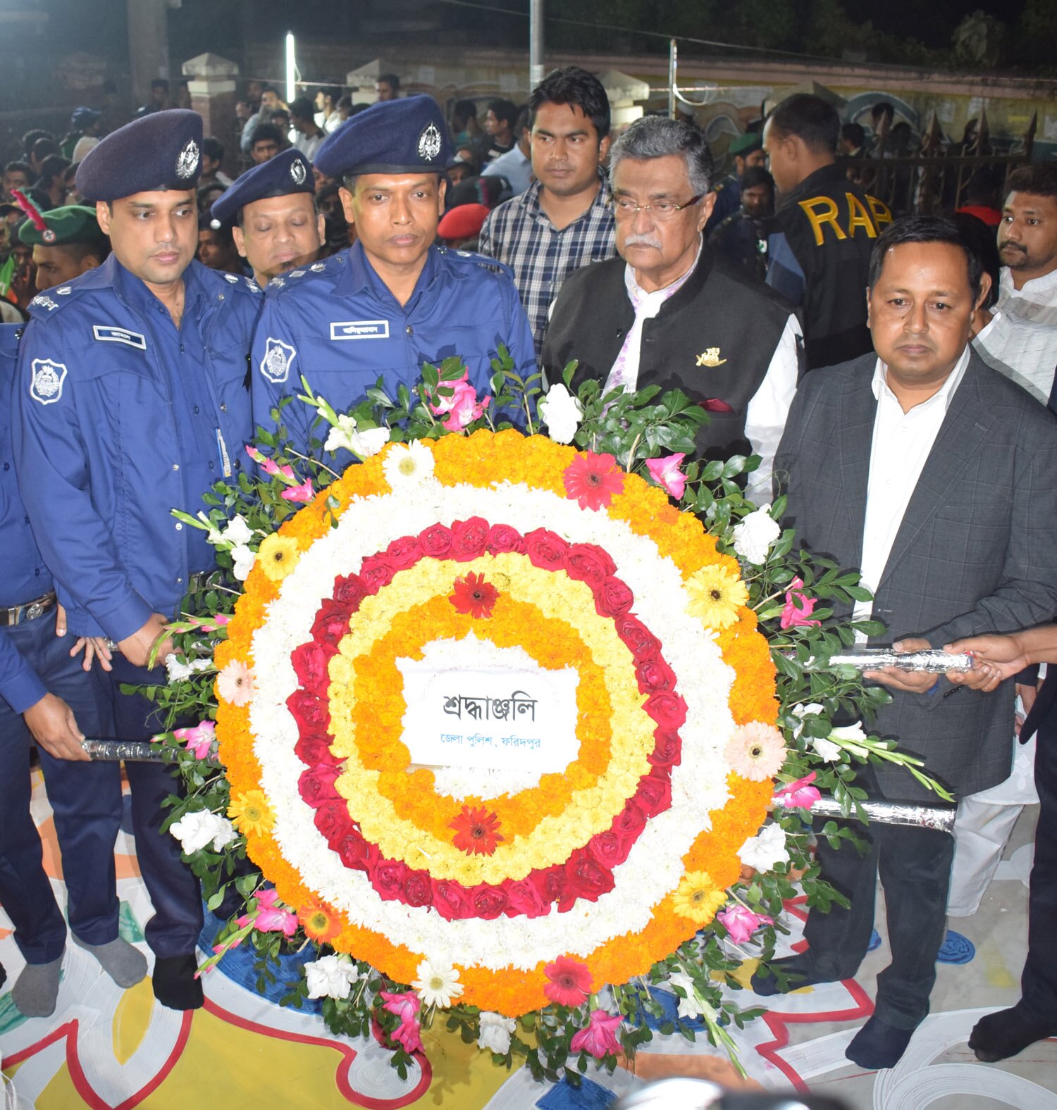 ফরিদপুরে নানা আয়োজনে ভাষা শহীদদের স্মরণ ও পুষ্পস্তবক অর্পণ