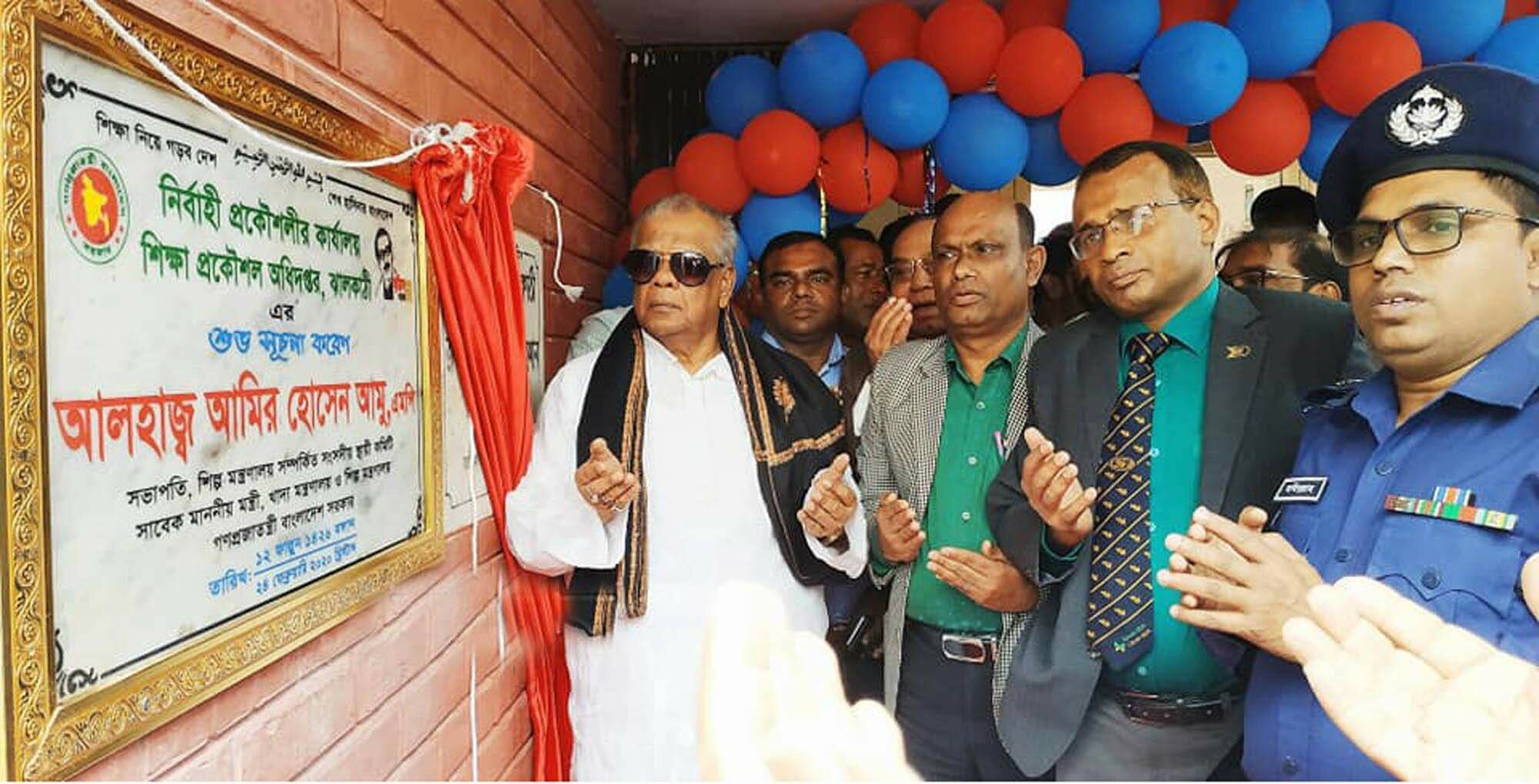 অর্ধ লক্ষ ভক্ত ও আশেকানদের উপস্থিতিতে নেছারাবাদে আখেরী মুনাজাত অনুষ্ঠিত