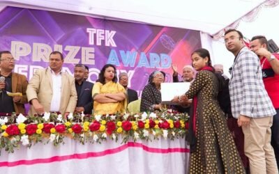 ফুলবাড়ীয়ায় চাকুরী স্থায়ীকরণের দাবীতে মানববন্ধন ও স্মারকলিপি