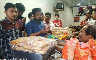আমতলীতে সড়কে গাছের গুড়ি ফেলে ফের গাড়ীতে গণ ডাকাতি!মারধর করে সবকিছু লুট
