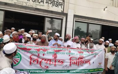 হাইমচরে পানিবন্দি অসহায় মানুষের মাঝে ত্রান সামগ্রী বিতরন