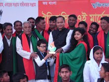 পাইকগাছায় মুক্তিযোদ্ধাসহ ১৪৩ পরিবারের মাঝে পানির ট্যাংক বিতরণ