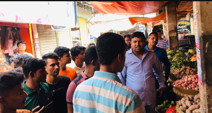 কালীগঞ্জে দ্রব্যমুল্য বেশি রাখায় প্রায় ২লাখ টাকা জরিমানা করেছে ভ্রাম্যমাণ আদালত